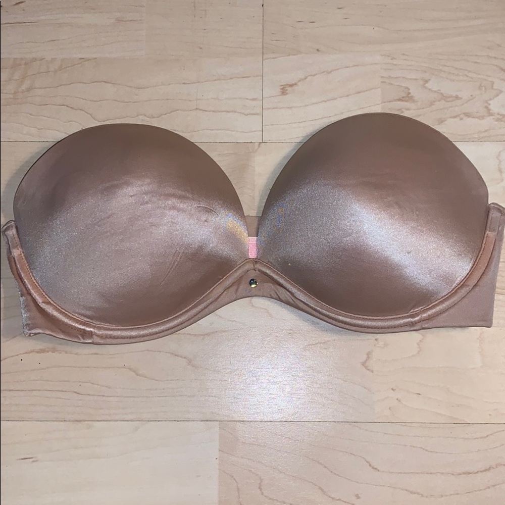 VICTORIA’S SECRET Strapless tan bra